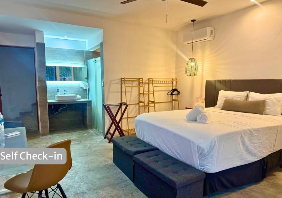 Bed, Balcony/Terrace, Photo of the whole room, Seating area, Bedroom, Garden view, kitchen, air conditioner