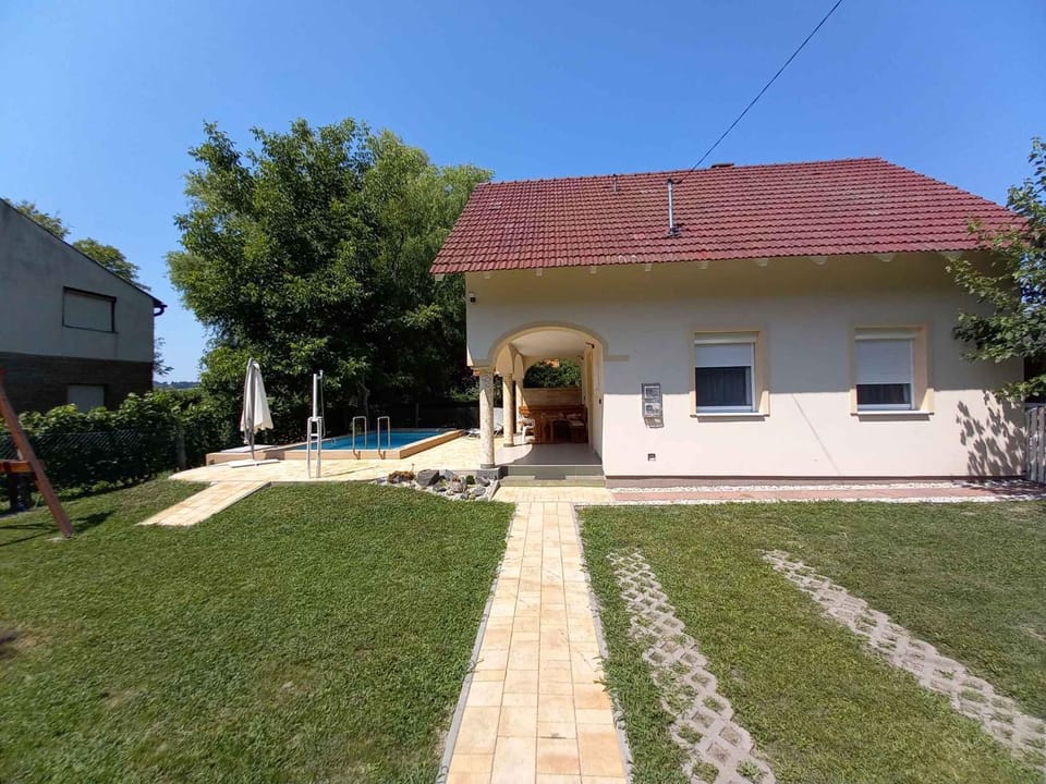 Property building, Summer, Garden, Swimming pool
