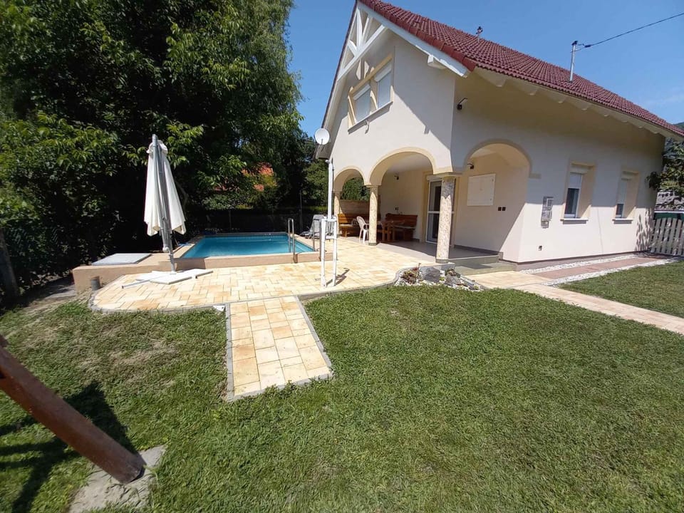 Nearby landmark, Summer, Garden, Swimming pool