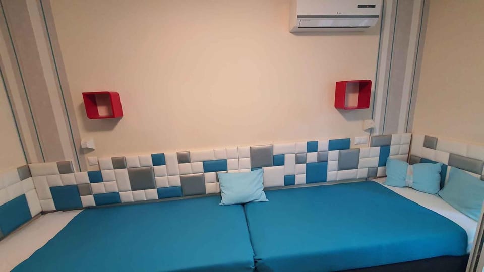 Bedroom, air conditioner