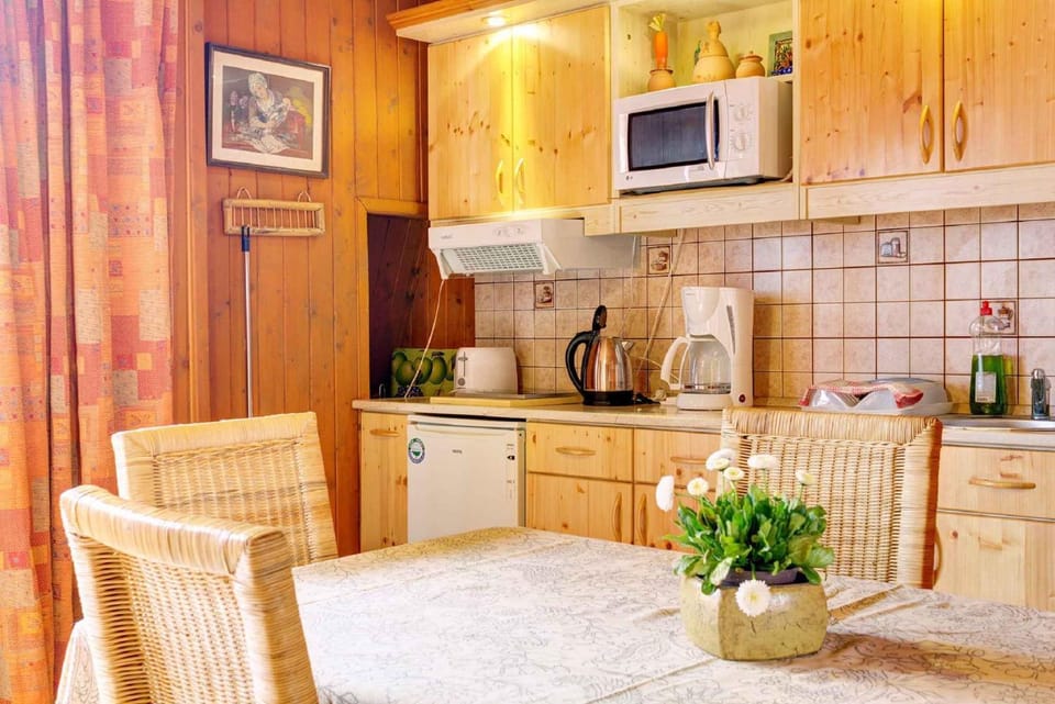 Coffee/tea facilities, Dining area, microwave