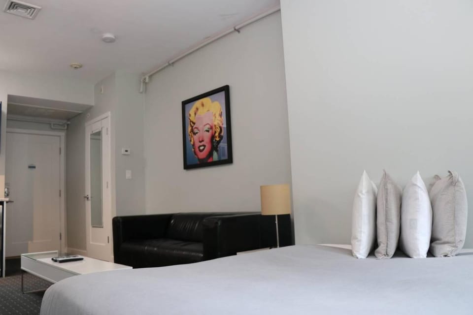Bed, Seating area, Bedroom
