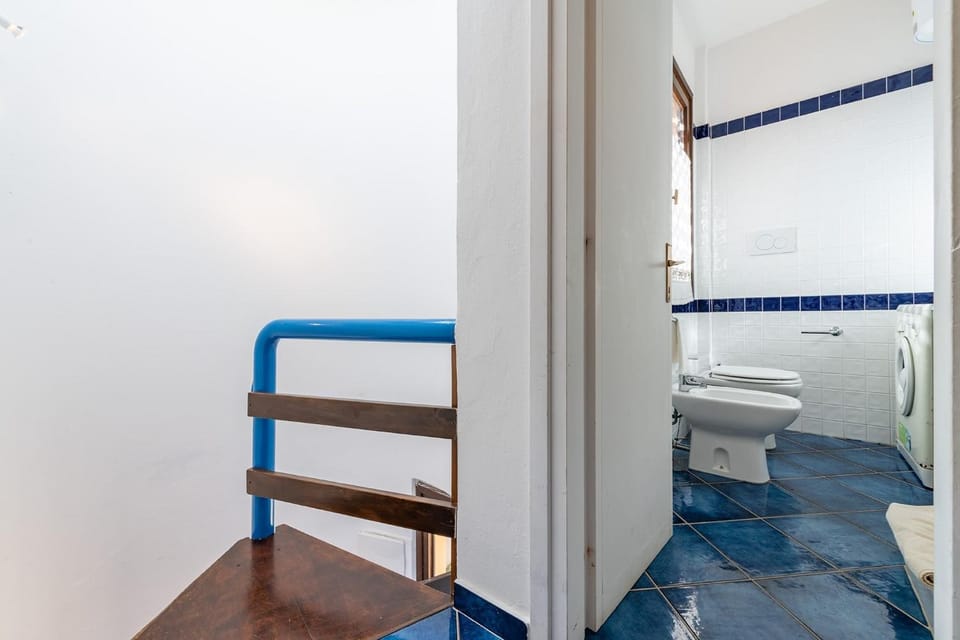 Bathroom, washing machine