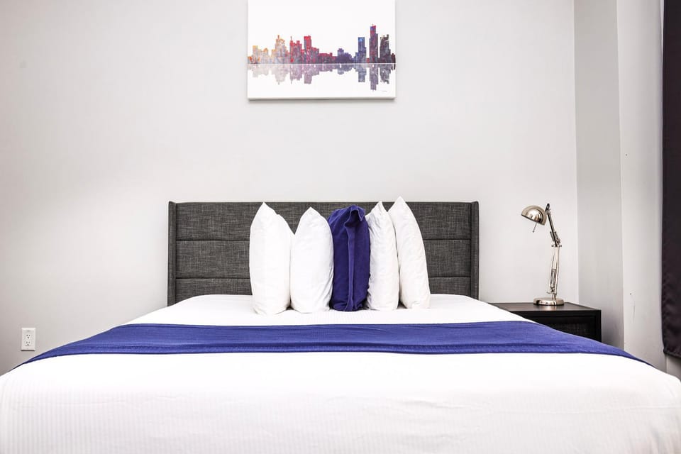 Large Stylish Newbury Street Studio w/ Kitchen Apartment in Back Bay