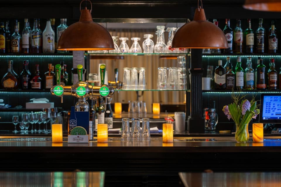 Lounge or bar