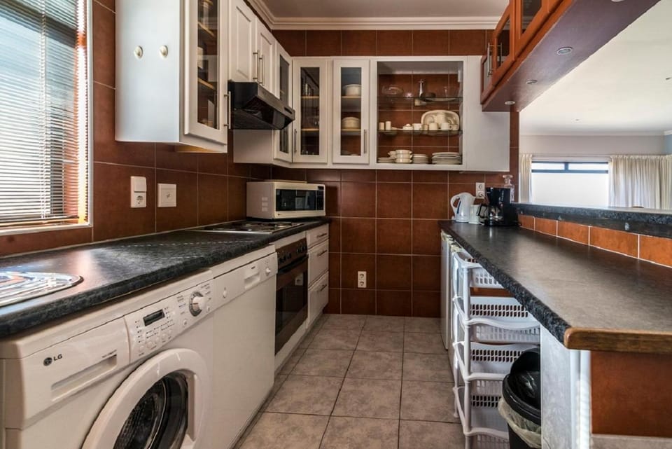 Kitchen or kitchenette, dishwasher, oven, washing machine, dryer