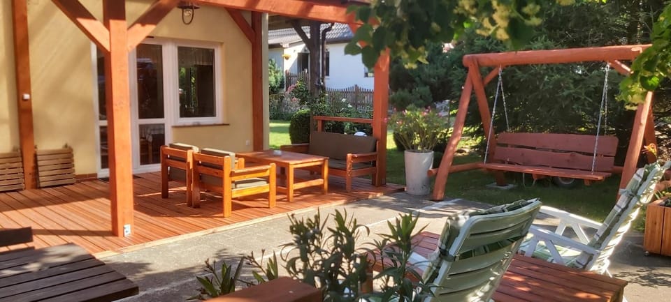 Property building, Balcony/Terrace, Seating area