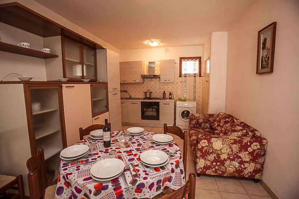 Living room, Seating area, Dining area, washing machine