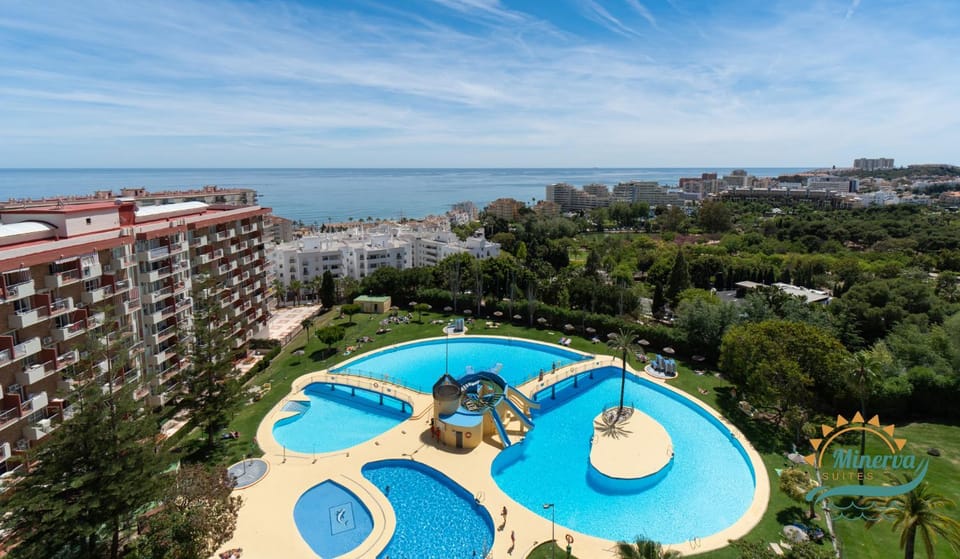 Pool view, Sea view