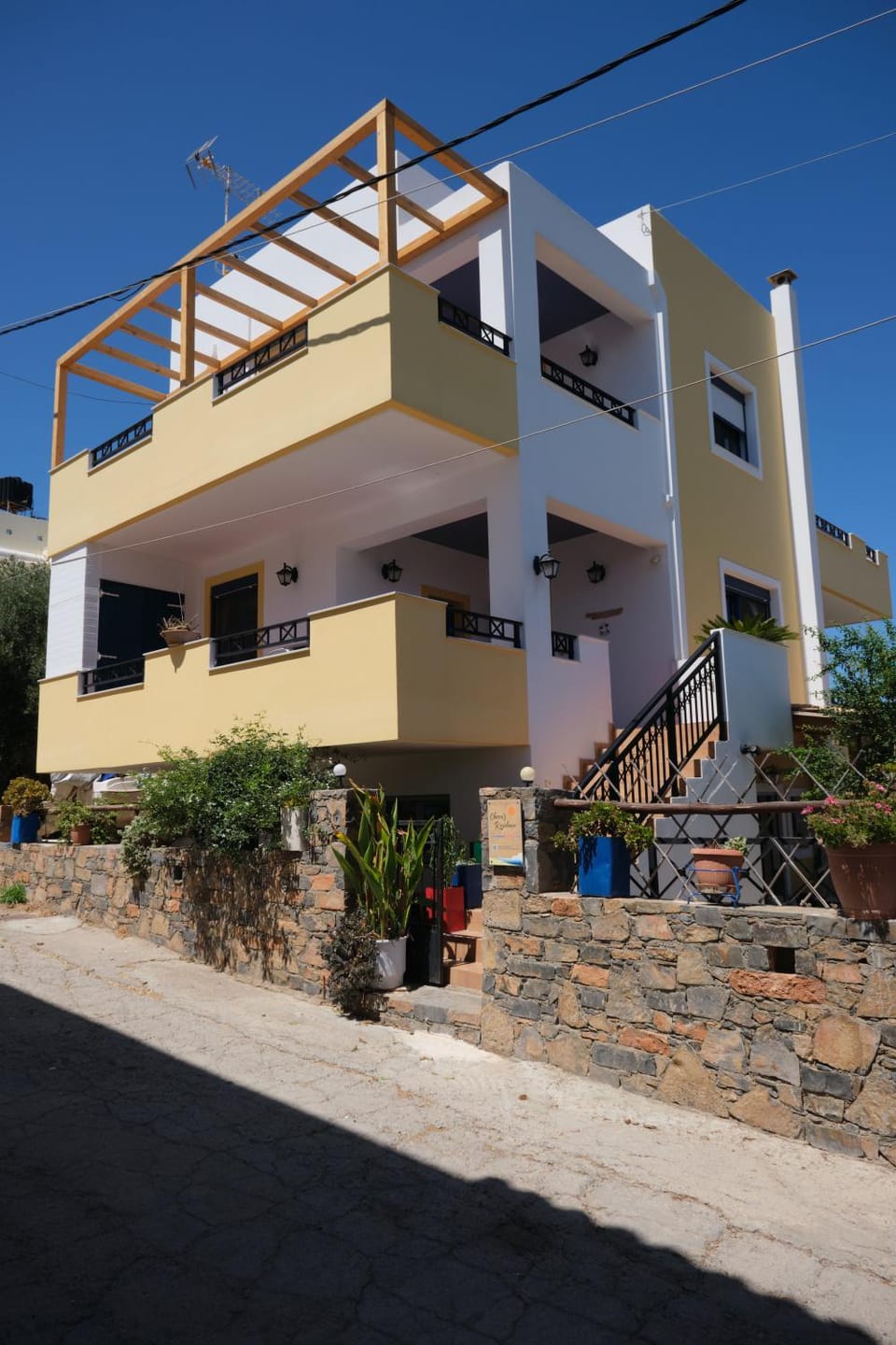 Property building, Facade/entrance, Day