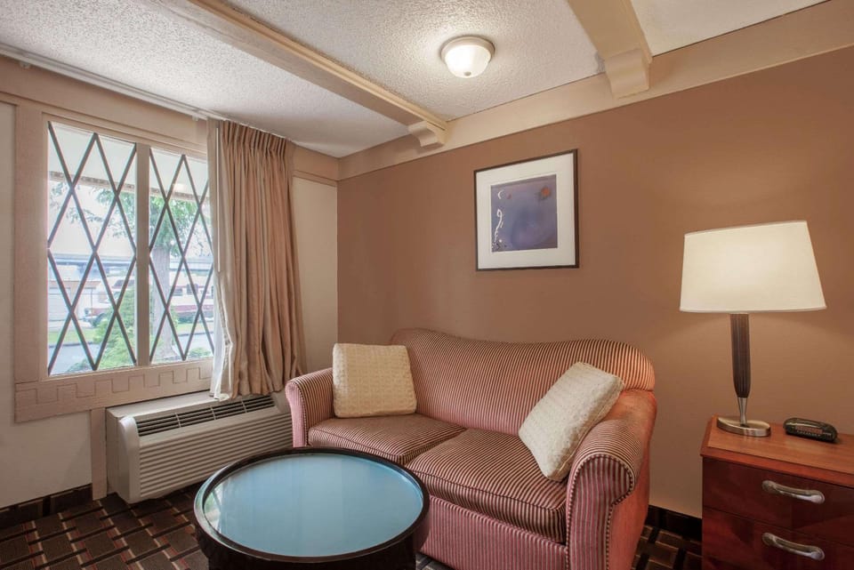 Photo of the whole room, On site