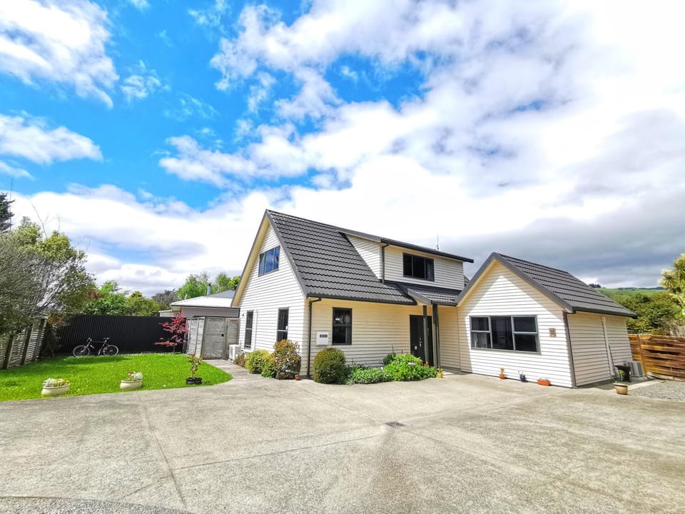Property building, Garden, Garden view