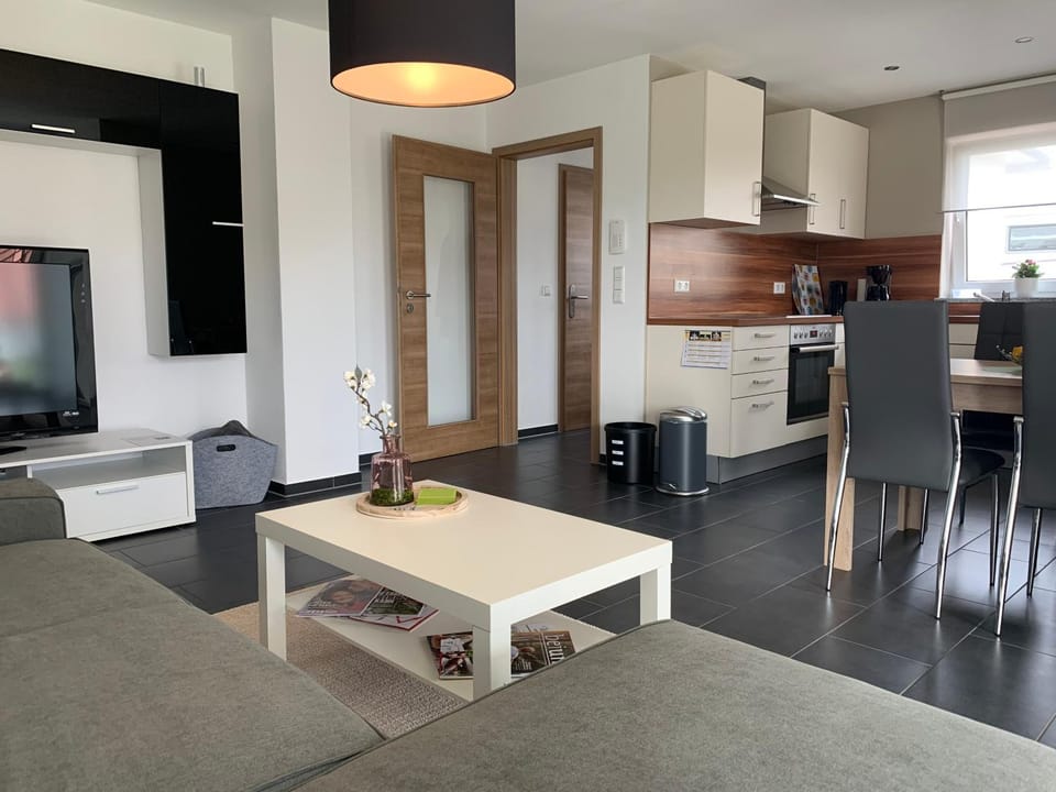 Kitchen or kitchenette, Living room, Seating area, Dining area