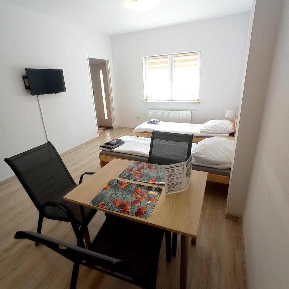 Photo of the whole room, Dining area, Bedroom