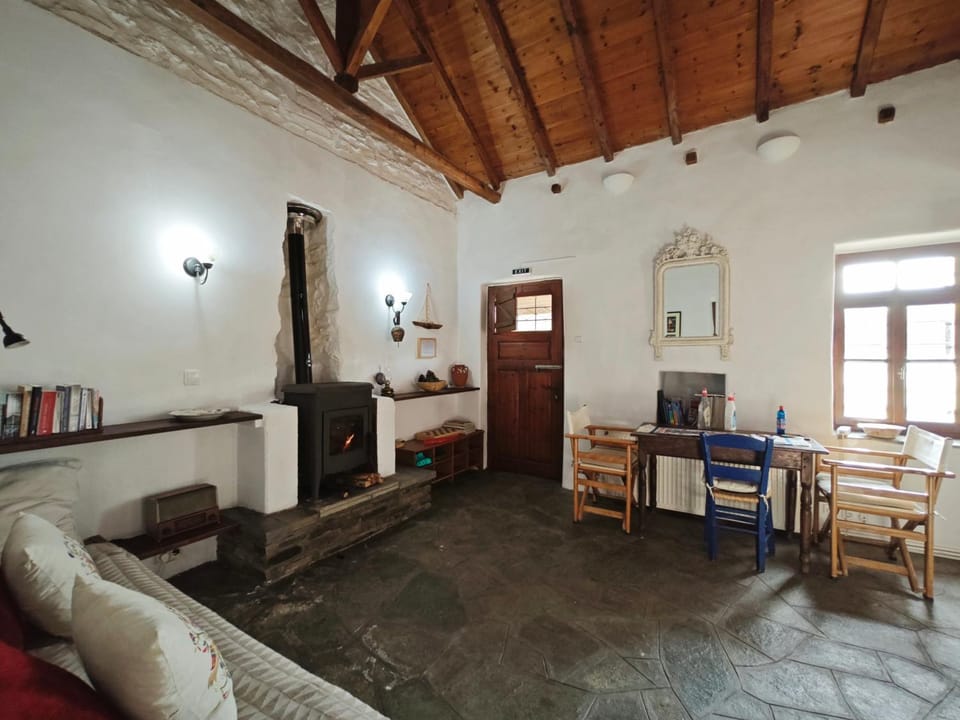 Traditional Greek Cottage Nature lodge in Halkidiki