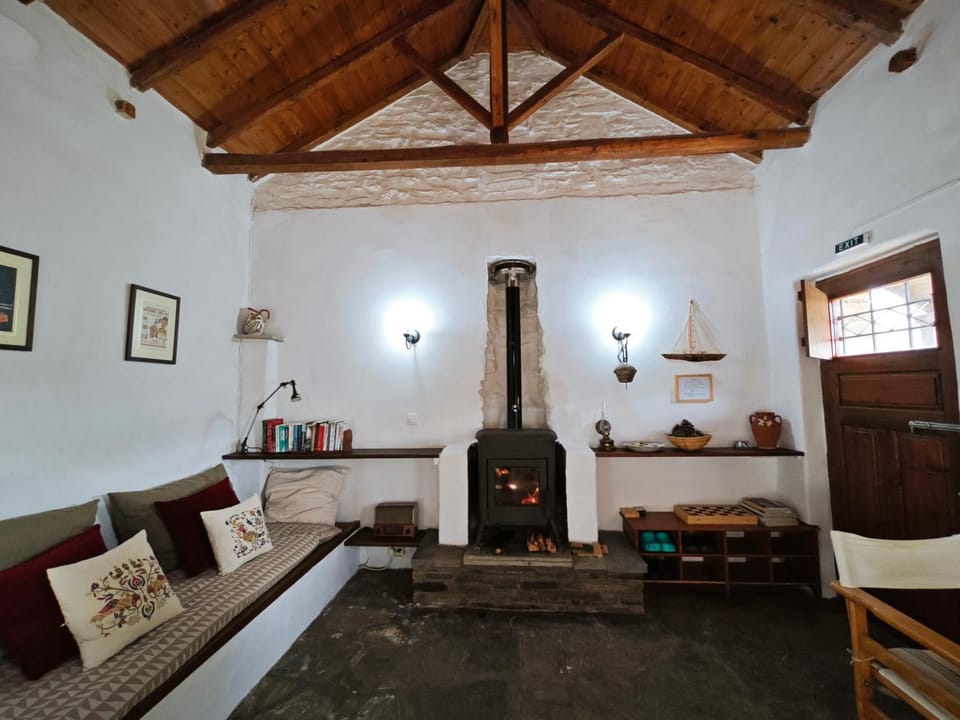 Traditional Greek Cottage Nature lodge in Halkidiki