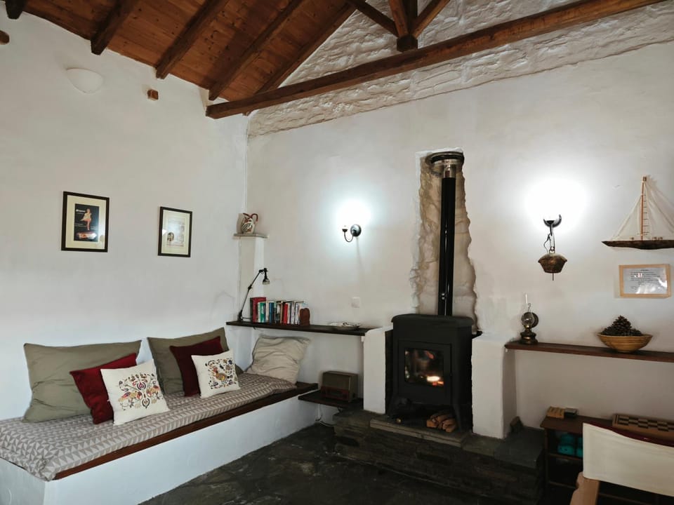 Traditional Greek Cottage Nature lodge in Halkidiki