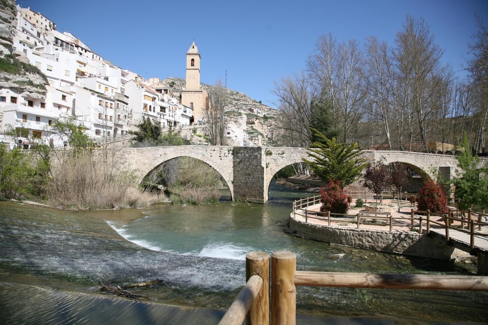 Nearby landmark, Day, Landmark view, River view