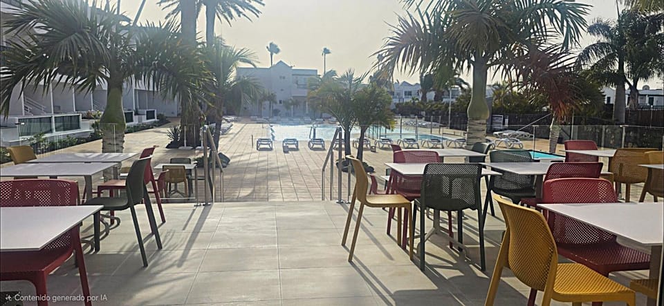 Restaurant/places to eat, Pool view, Swimming pool, Breakfast