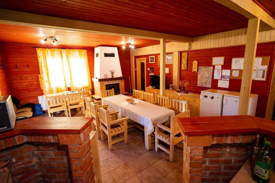 Restaurant/places to eat, Communal lounge/ TV room, TV and multimedia, Kitchen or kitchenette, Living room, Dining area