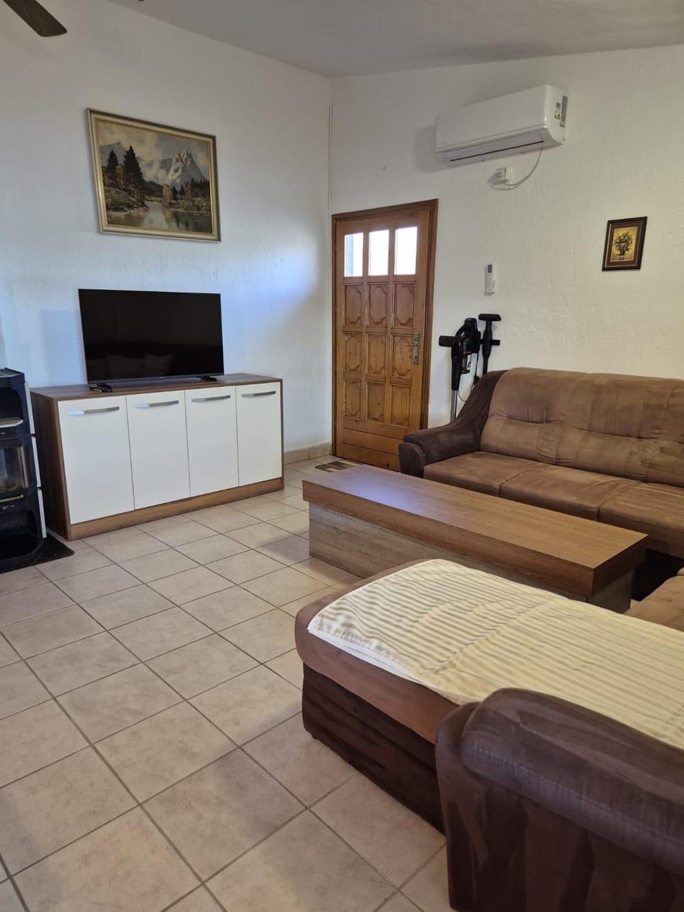 TV and multimedia, Living room, air conditioner