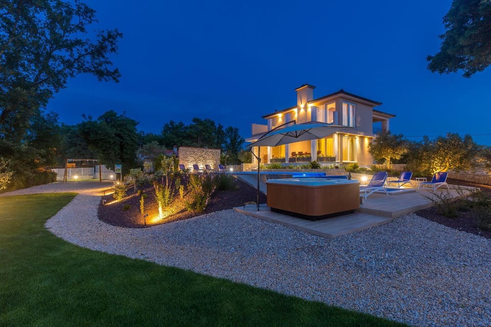 Property building, Garden