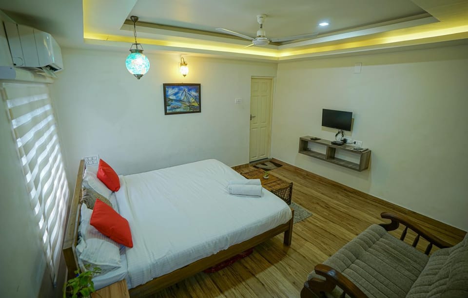 Bed, Seating area, Bedroom, air conditioner