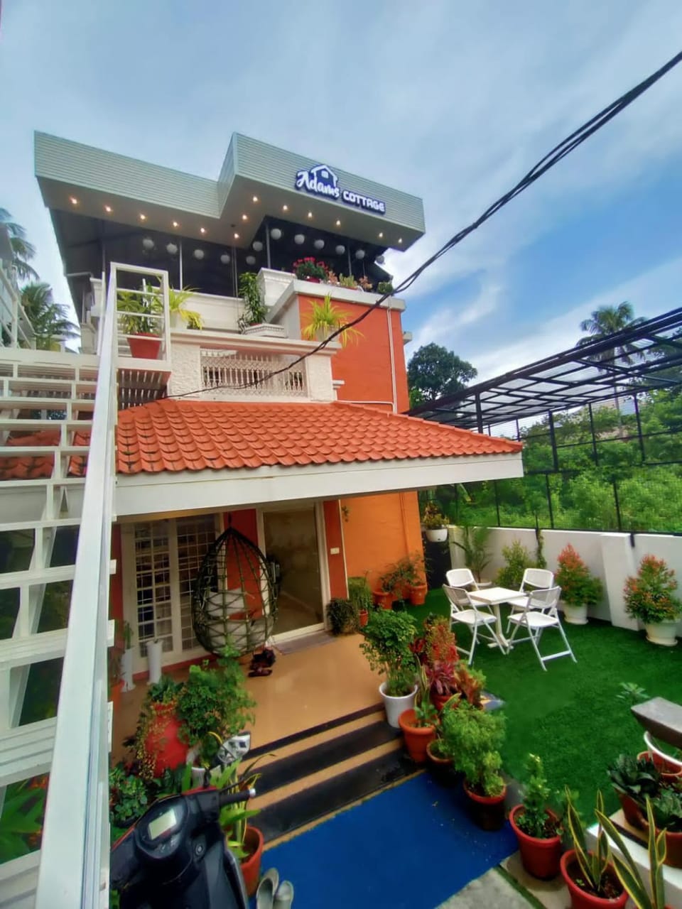 Facade/entrance, Garden
