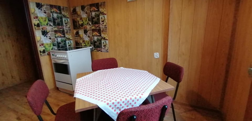 Kitchen or kitchenette, Dining area, minibar