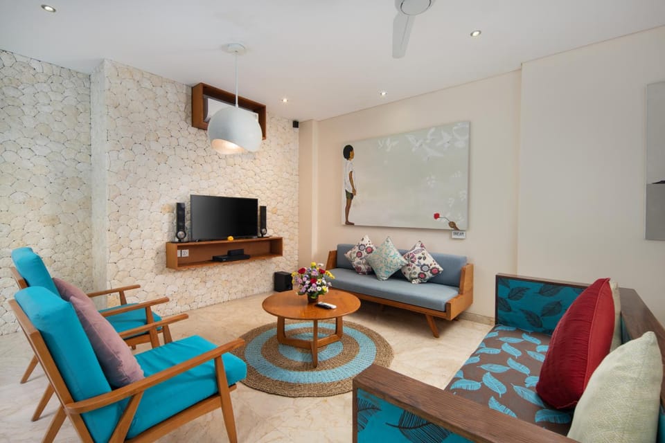 Communal lounge/ TV room, TV and multimedia, Living room, Seating area, Evening entertainment
