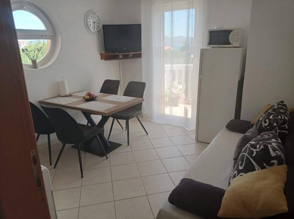 TV and multimedia, Living room, Dining area
