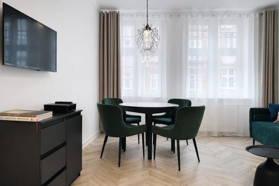 TV and multimedia, Living room, Dining area