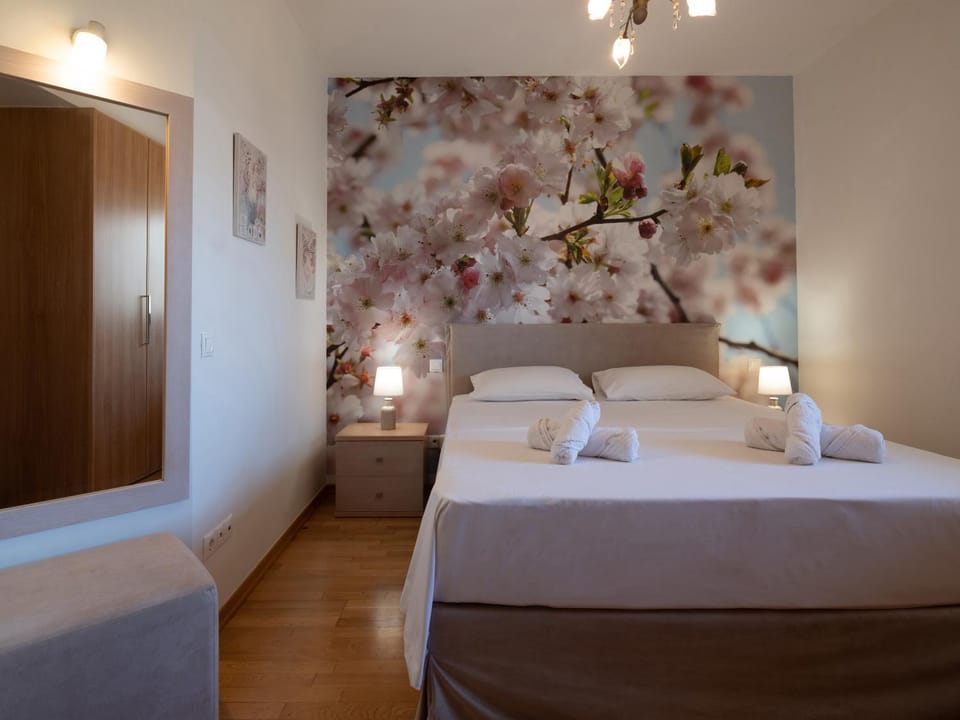 Bed, Photo of the whole room, Bedroom, towels, wardrobe