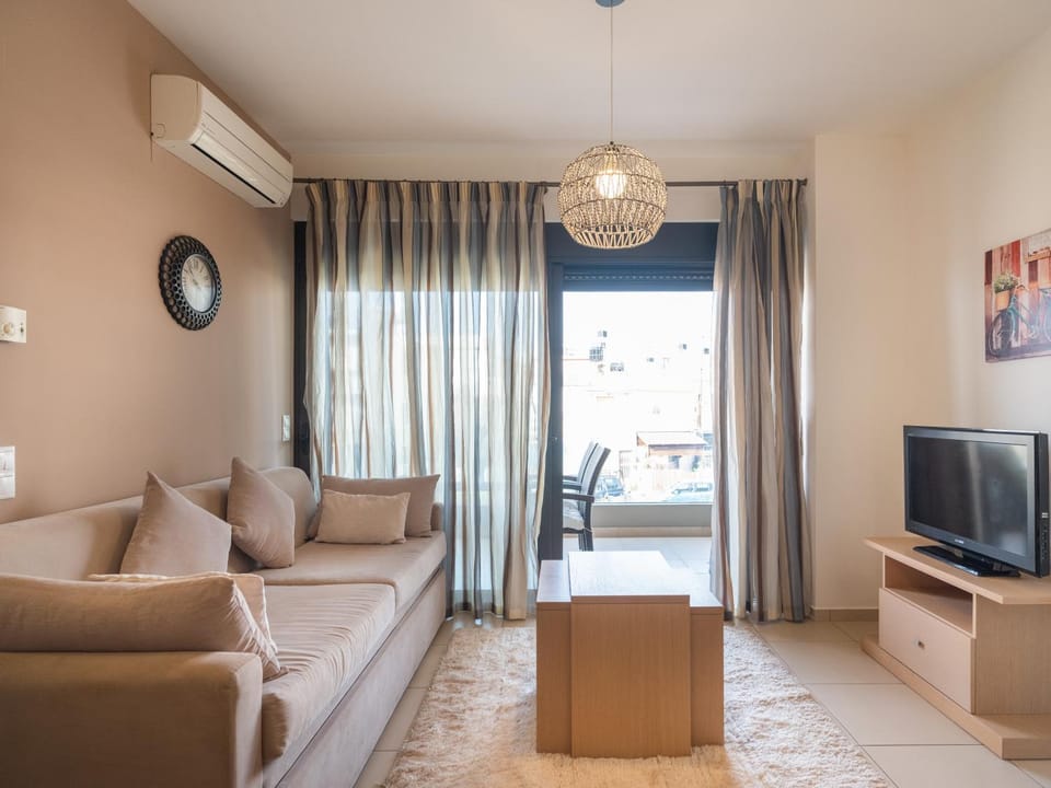 TV and multimedia, Living room, Seating area, air conditioner