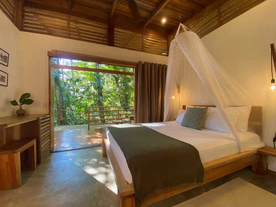 Bed, Photo of the whole room, Seating area, Bedroom