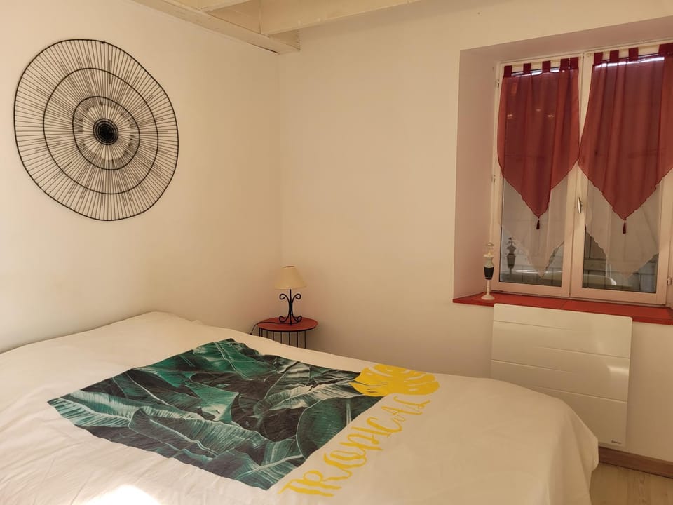 Gîte Le Four à Pain, 2 chambres, 2km du centre de Dole, House in Dole