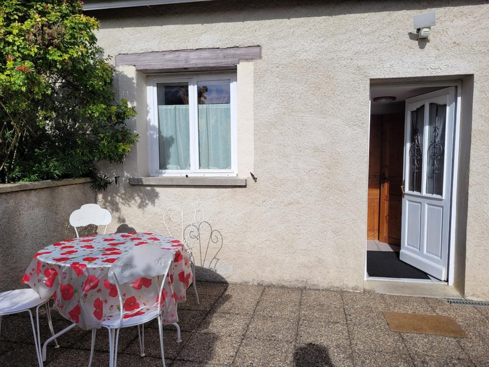 Gîte Le Four à Pain, 2 chambres, 2km du centre de Dole, House in Dole