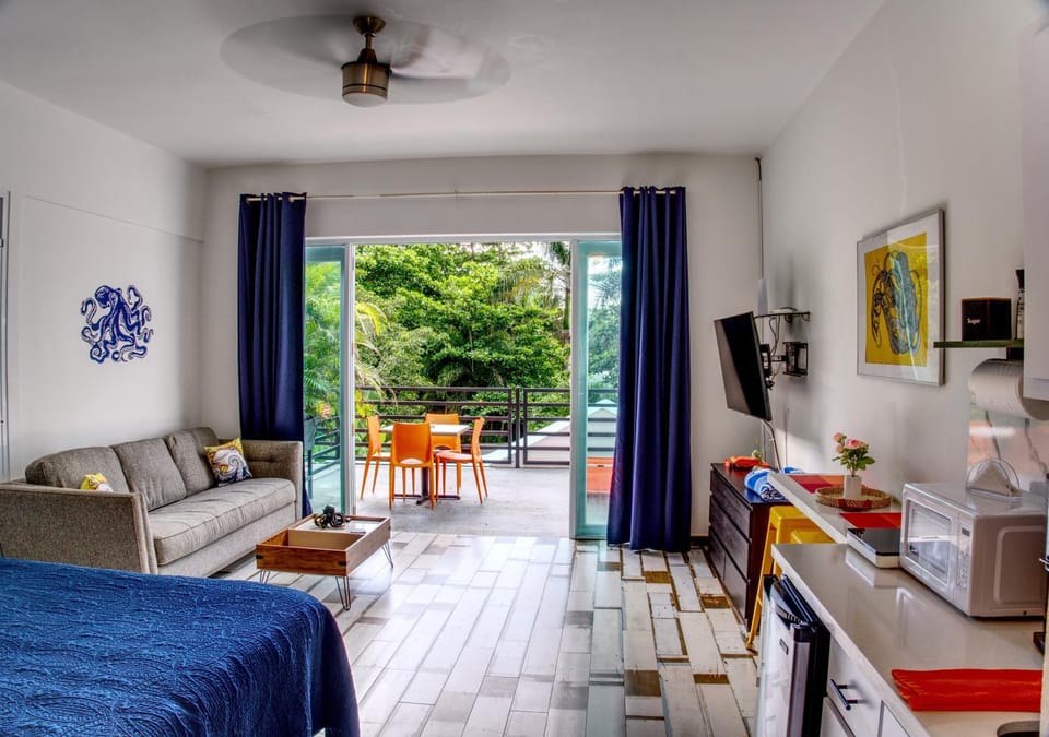 Bed, View (from property/room), Balcony/Terrace, Living room, Seating area, Dining area