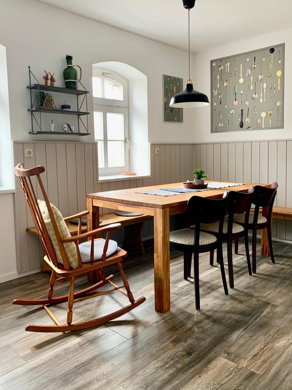 Kitchen or kitchenette, Dining area