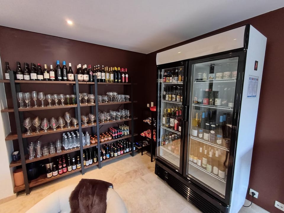 Lounge or bar, Lounge or bar