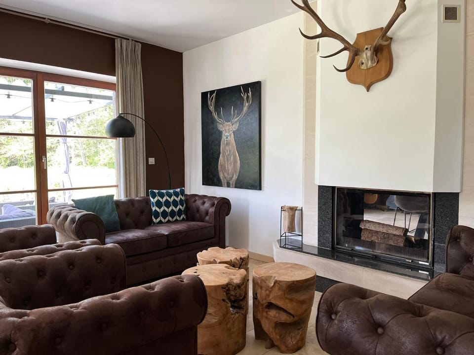 Living room, Seating area, Breakfast