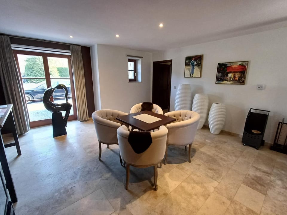 Lounge or bar