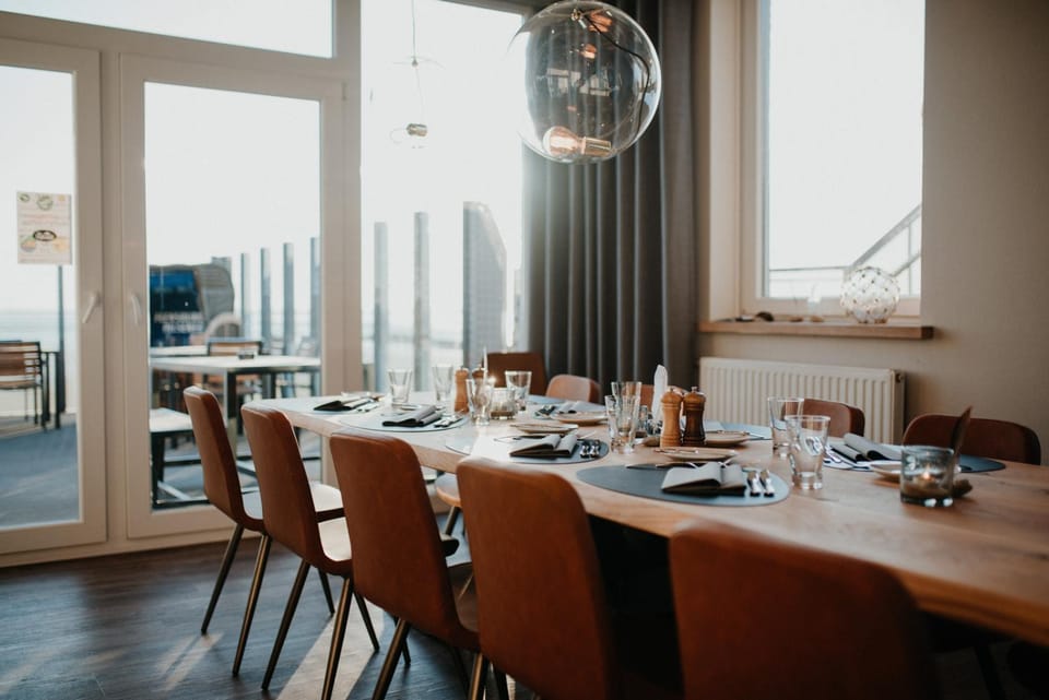 Restaurant/places to eat, Meeting/conference room