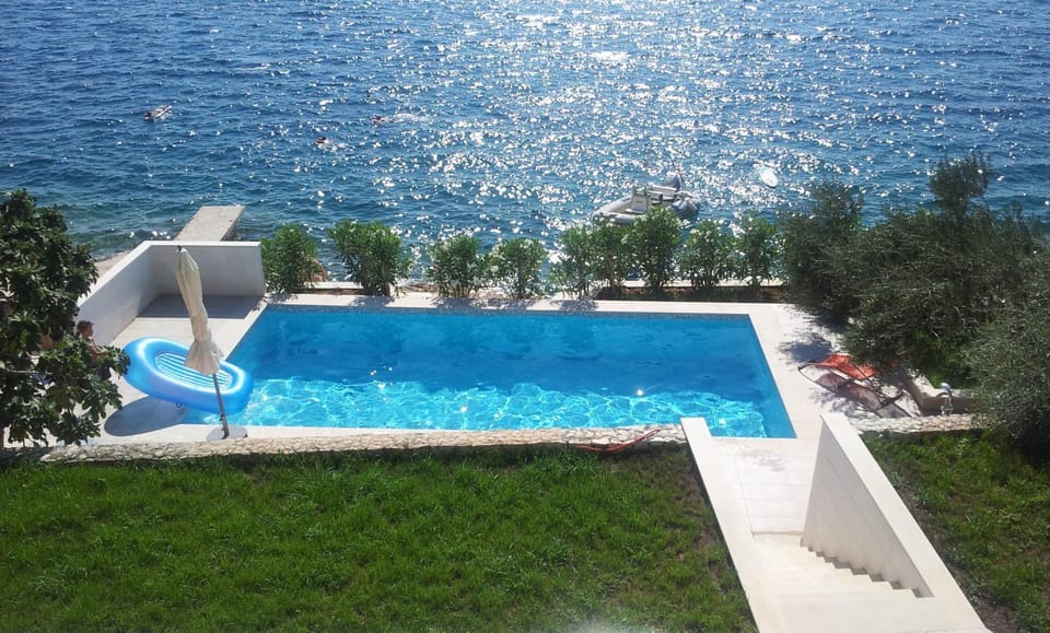 Swimming pool, Swimming pool