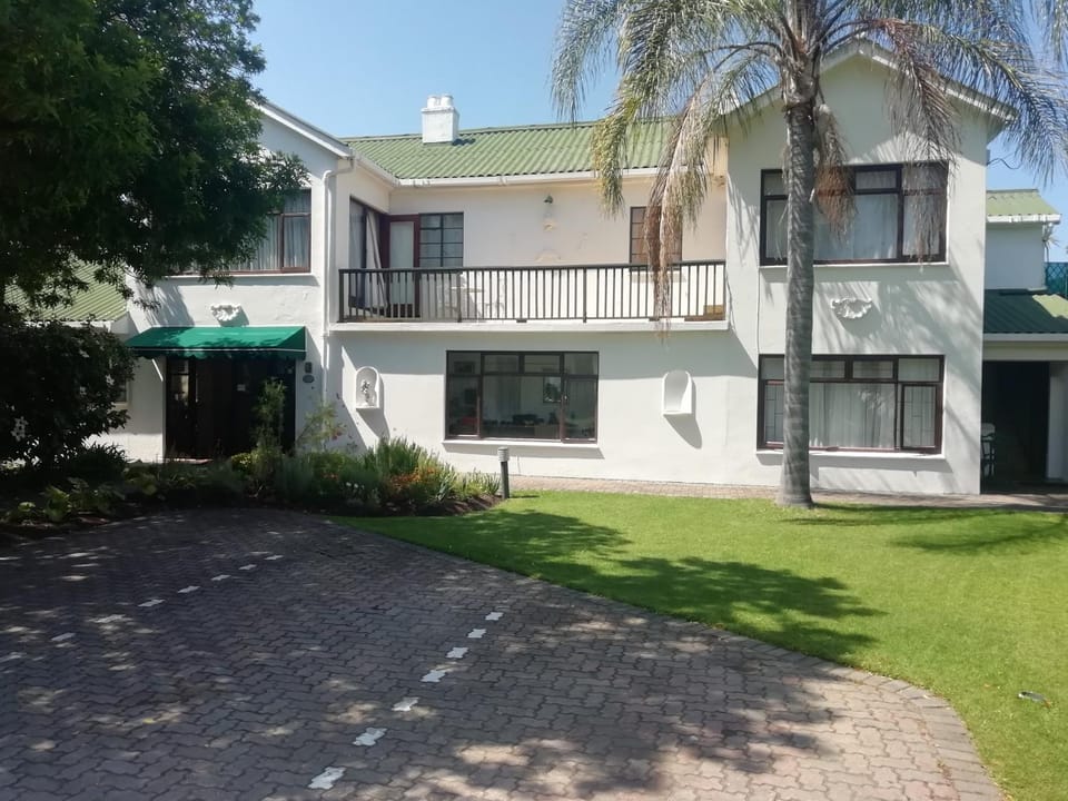 Property building, Day, Garden