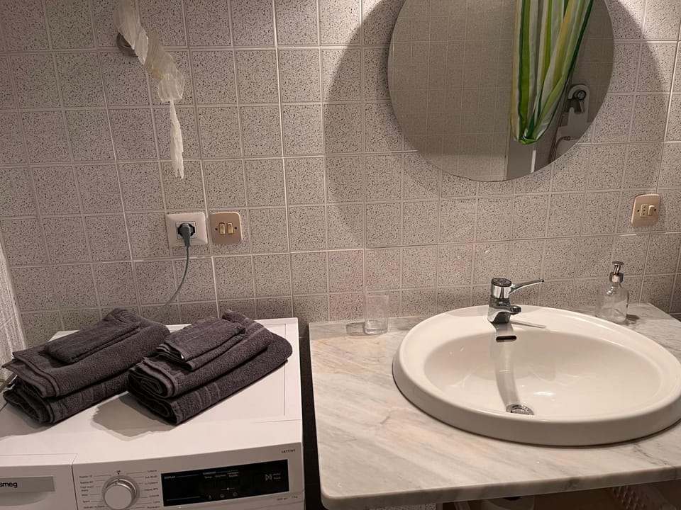 Bathroom, towels