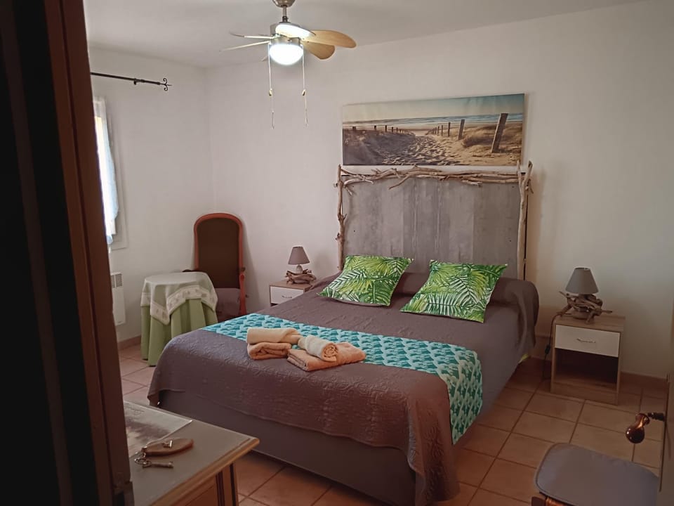 Chambre les flamants, climatisation, avec vue imprenable sur les étangs, petit déjeuner offert Bed and Breakfast in Saintes-Maries-de-la-Mer