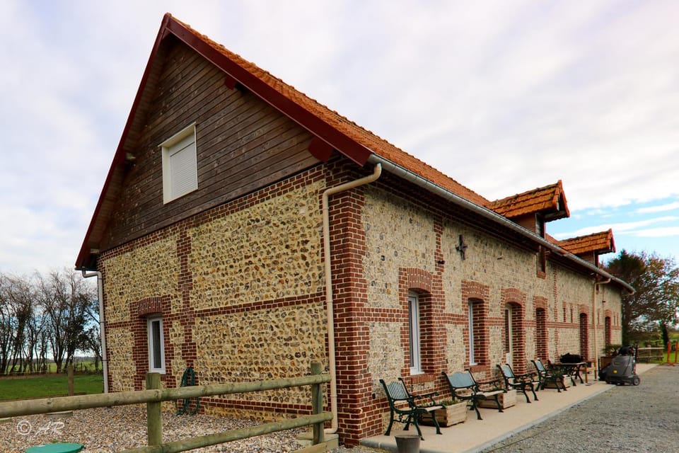 la grange aux hortensias House in Normandy