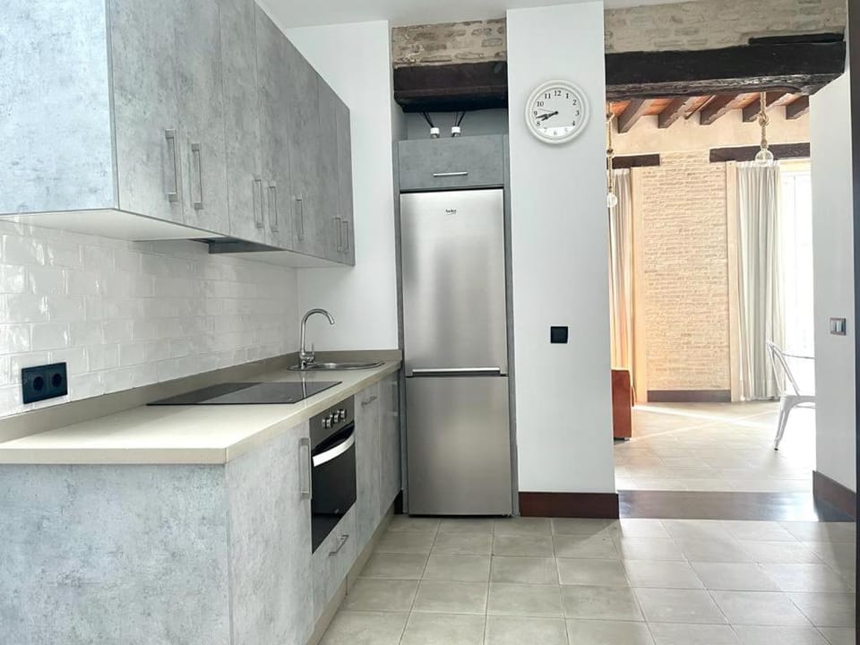 Kitchen or kitchenette, pet friendly, stove