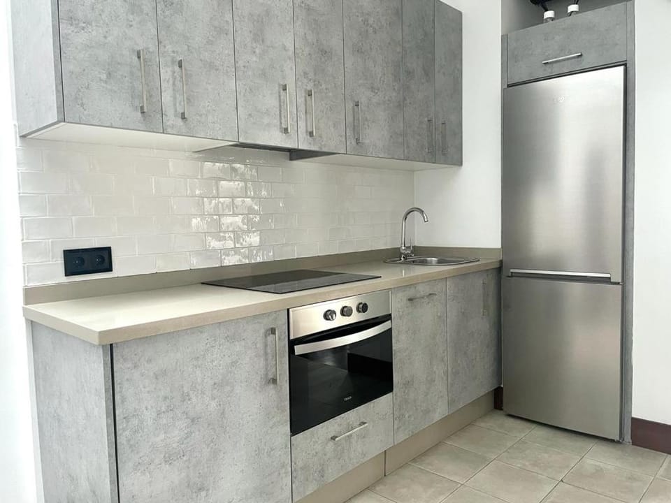 Kitchen or kitchenette, pet friendly, stove